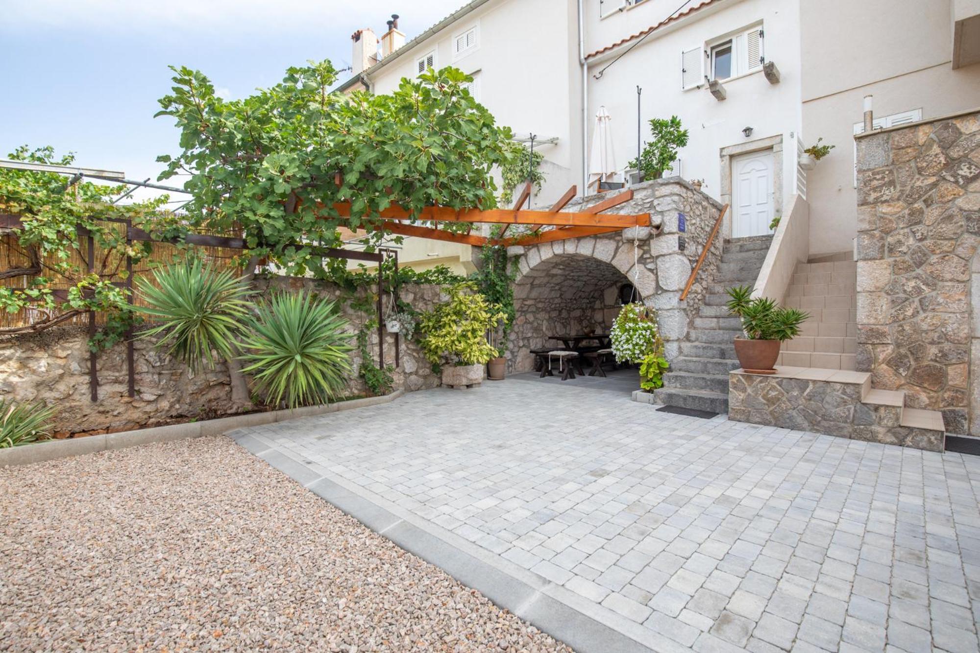 Guest House Otto Punat Exterior photo